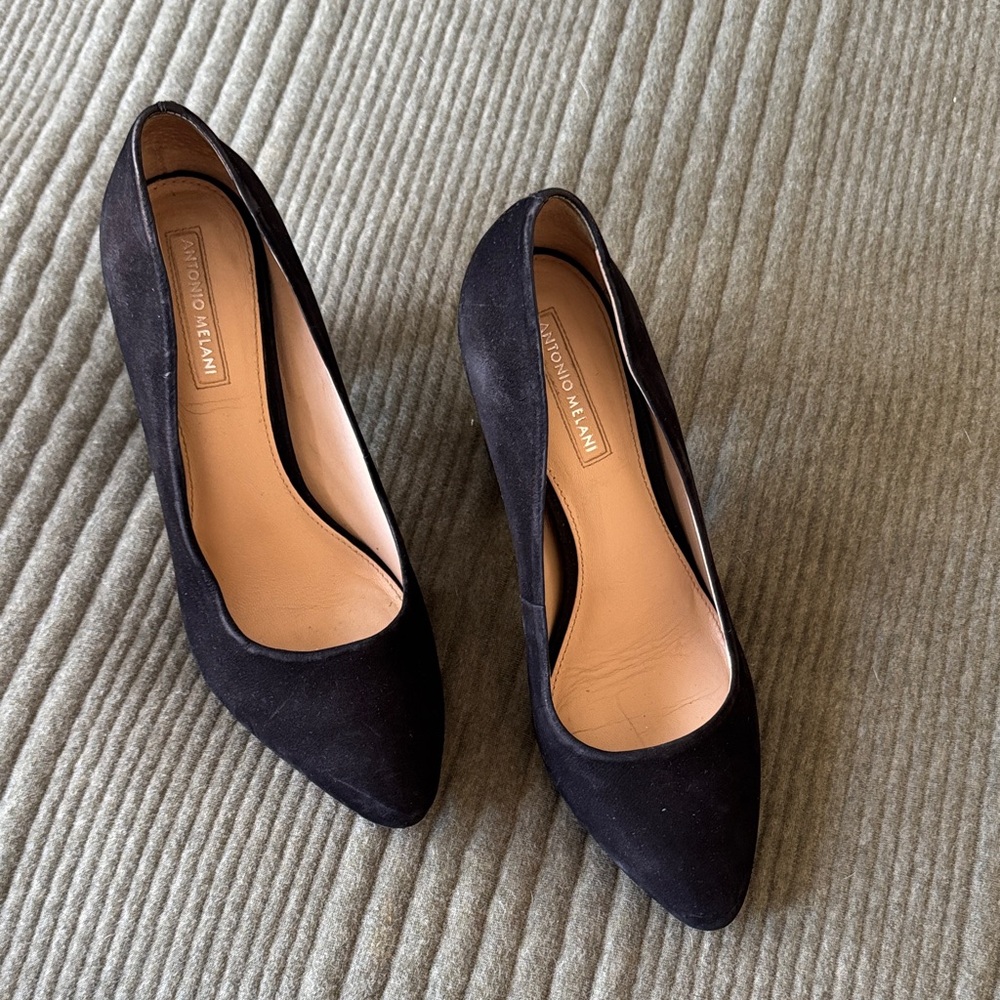 ANTONIO MELANI Elegant Black Pumps